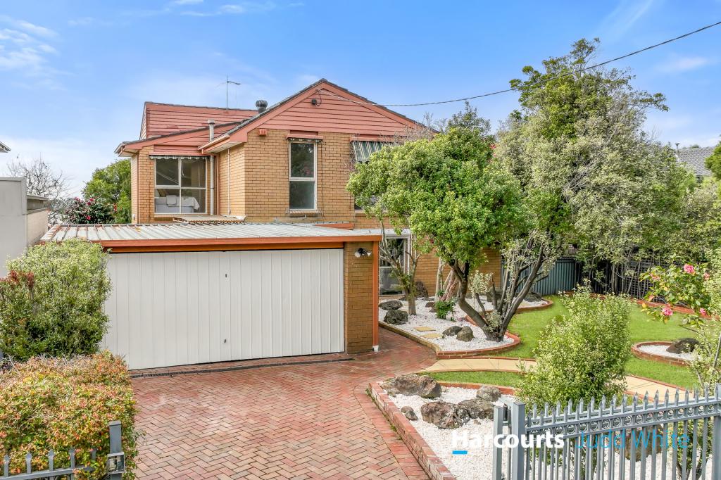 33 CAMBRIAN CRES, WHEELERS HILL, VIC 3150