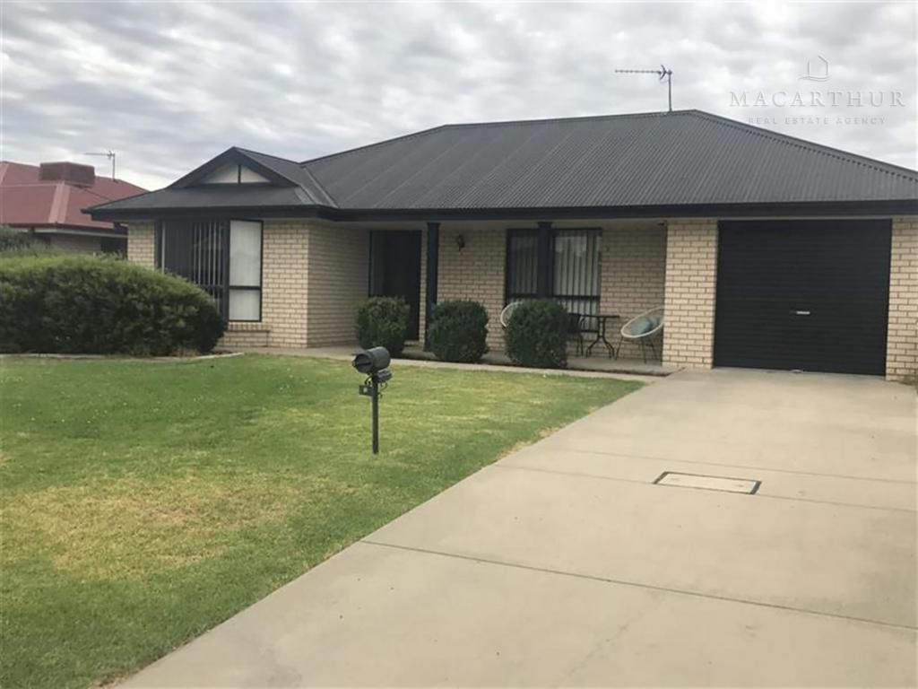 12 Womboin Cres, Glenfield Park, NSW 2650