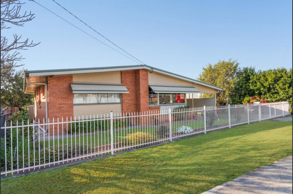 11 Pine St, North Ipswich, QLD 4305