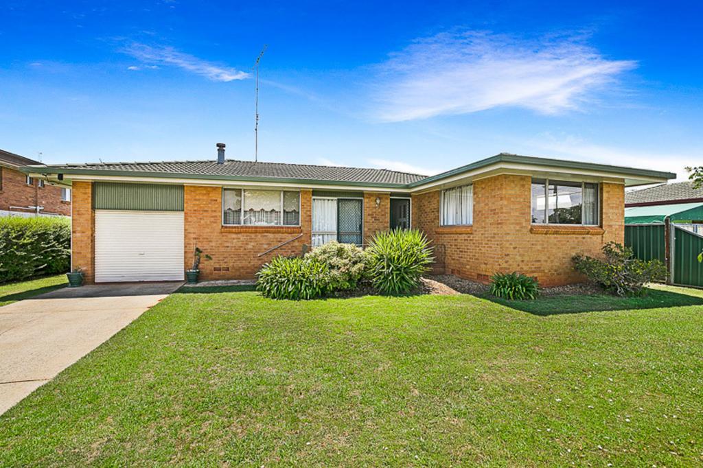 7 Whitefriars St, Rockville, QLD 4350