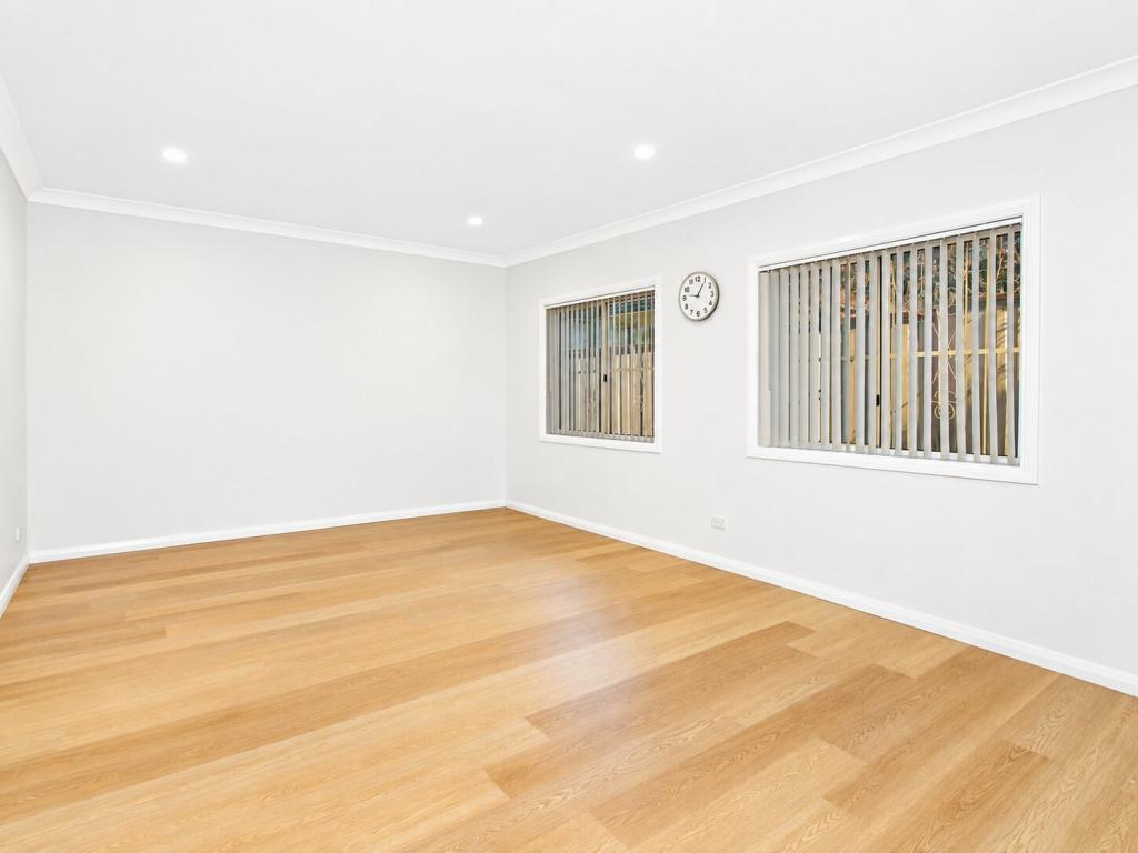 1/13a Old Kent Rd, Greenacre, NSW 2190