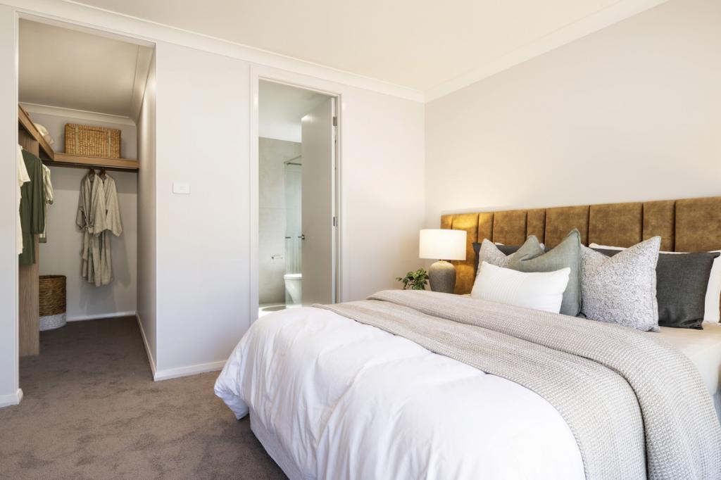 8 RYE ST, GILEAD, NSW 2560