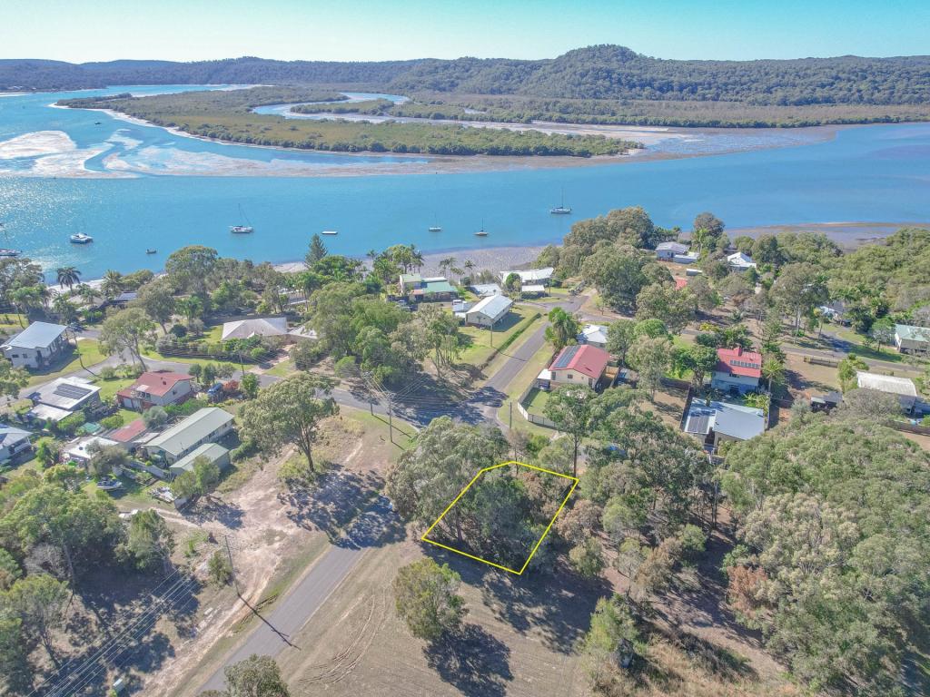 10 Jasper St, Russell Island, QLD 4184