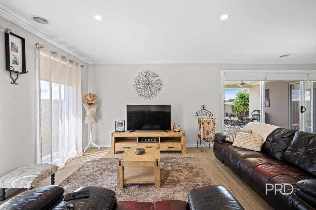 2/15 Chang Ave, Lloyd, NSW 2650