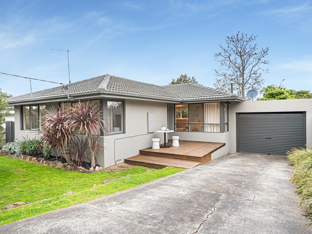 2 WOOLSTON DR, FRANKSTON SOUTH, VIC 3199