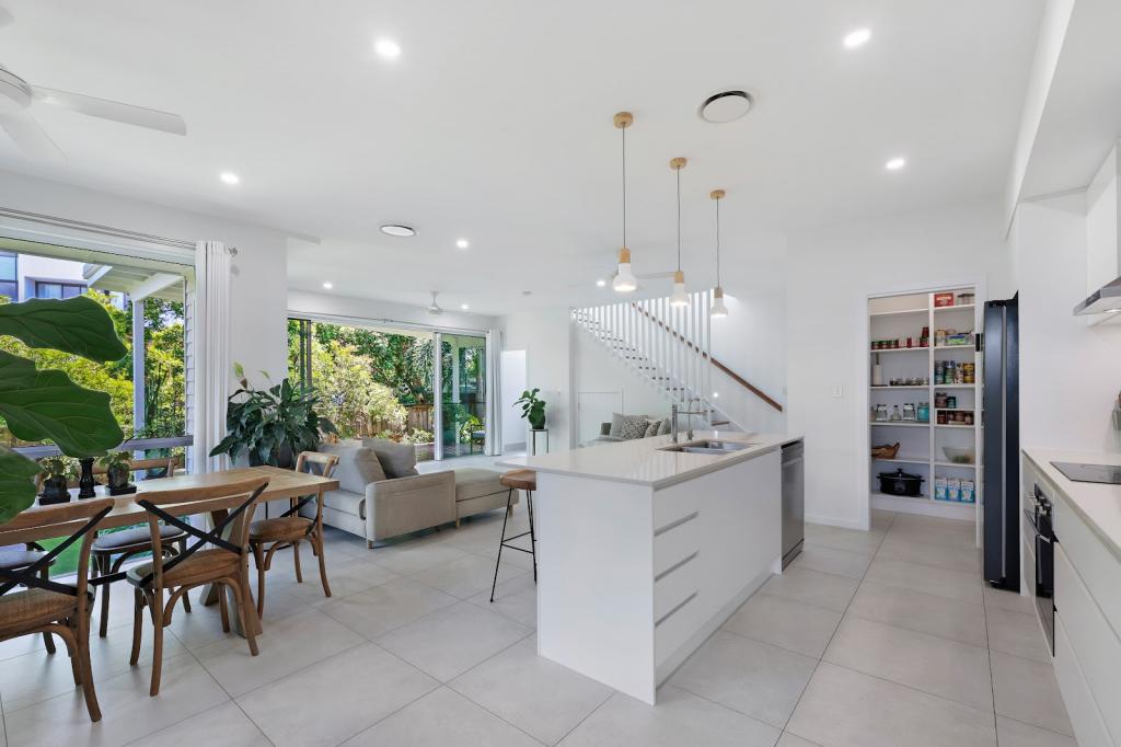 2/19 Killowill Ave, Paradise Point, QLD 4216