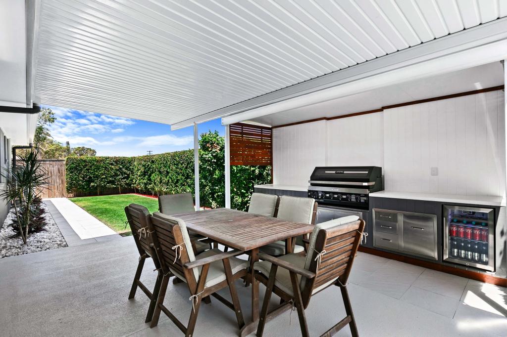 2/5 Daintree Dr, Urangan, QLD 4655