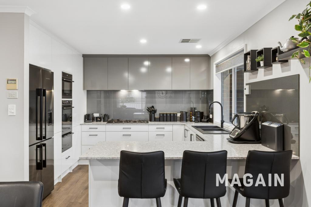 46 Dorrien Ave, Woodcroft, SA 5162