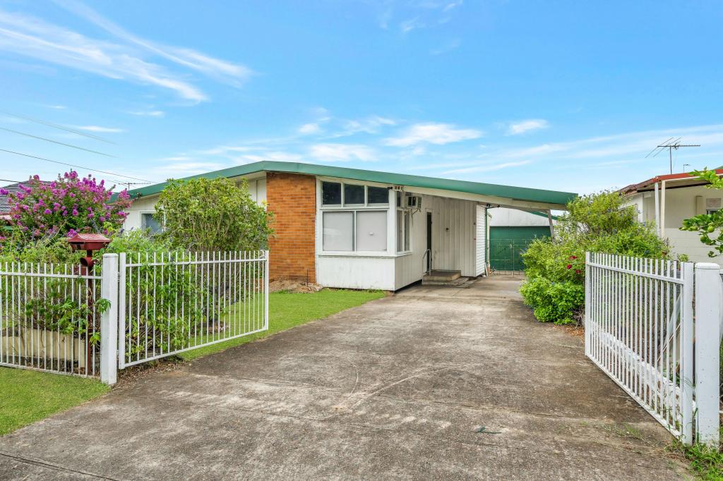 4 Bracknell Rd, Canley Heights, NSW 2166