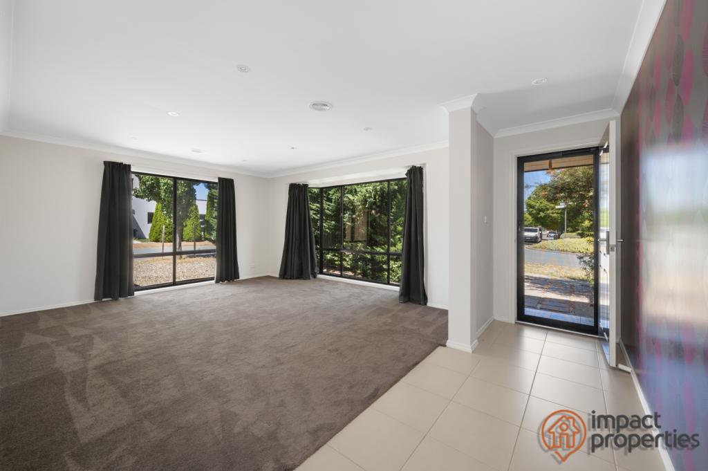 19 Patrick White Cct, Franklin, ACT 2913