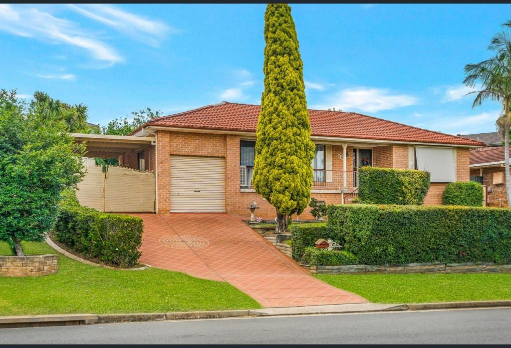 18 Kearns Ave, Kearns, NSW 2558