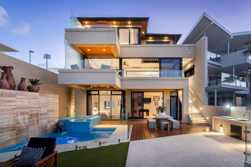 2 SOUTHAMPTON LANE, MINDARIE, WA 6030