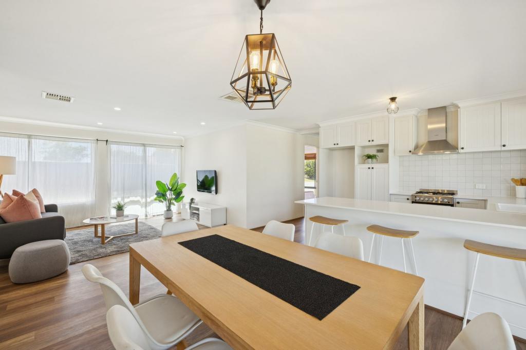 2 Regency Rmbl, Wattle Grove, WA 6107