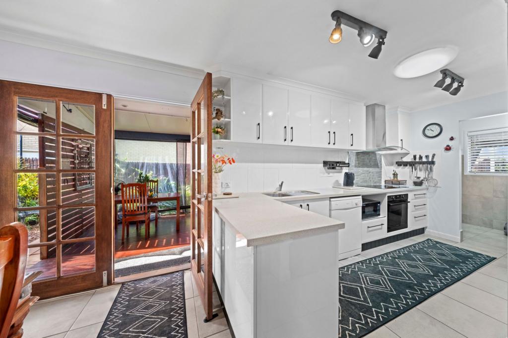 1 Carol St, Redland Bay, QLD 4165
