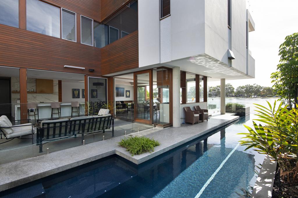 11 SOUTHERN CROSS DR, SURFERS PARADISE, QLD 4217