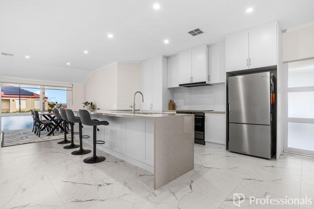 15 SHEFFIELD BEND, SUCCESS, WA 6164