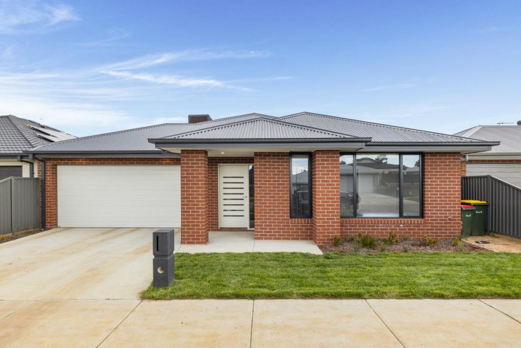 35 Hutchinson Dr, Lucas, VIC 3350