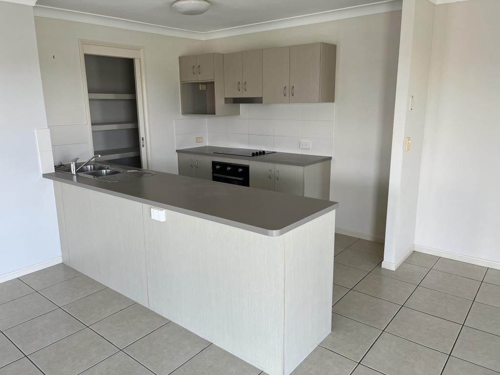 2/8 EUGENIA AVE, ROTHWELL, QLD 4022