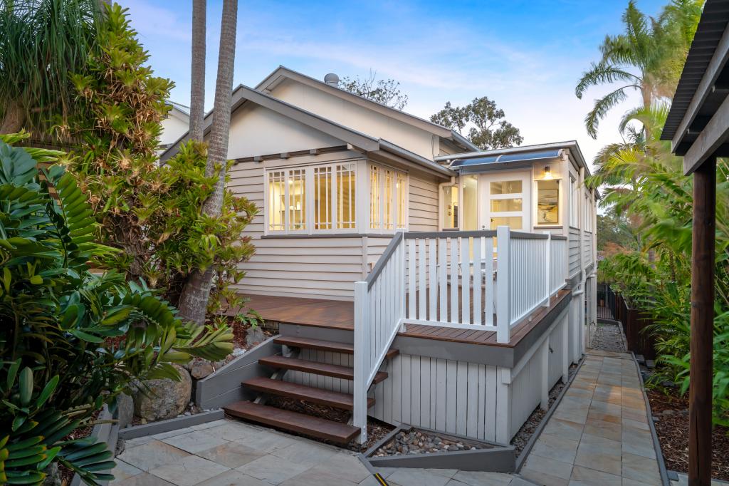 8 Henderson Rd, Everton Hills, QLD 4053