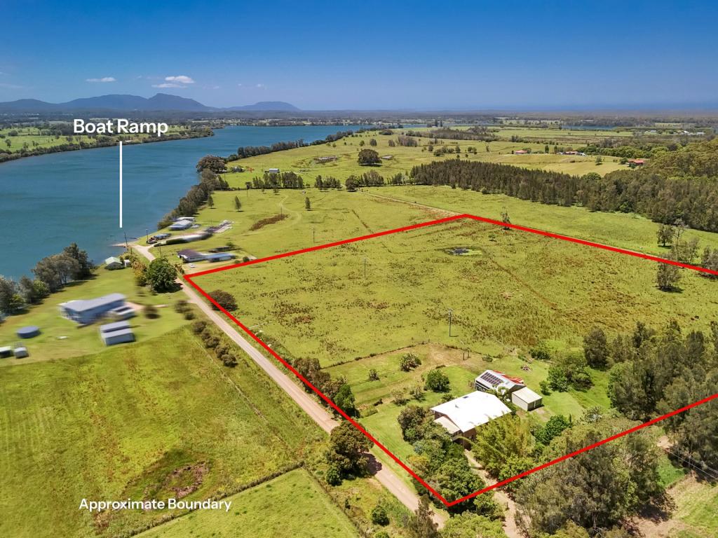 11 LESLIES LANE, MITCHELLS ISLAND, NSW 2430