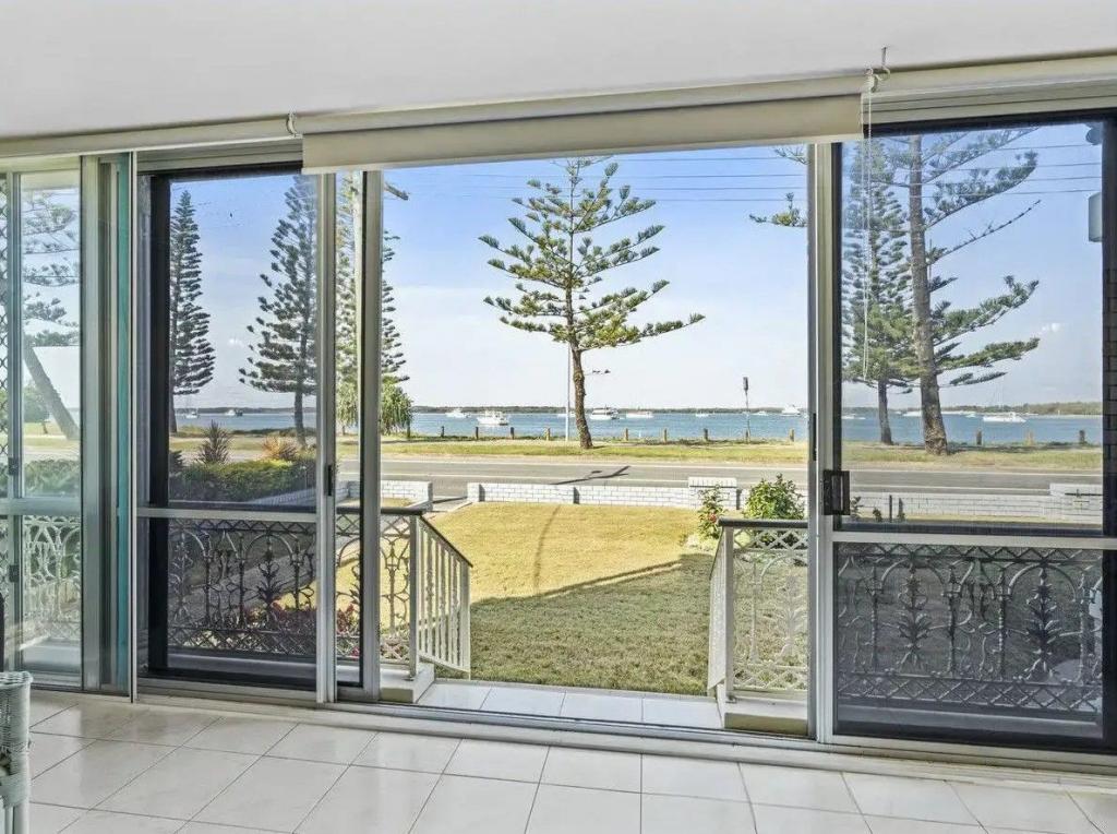 2/526 MARINE PDE, BIGGERA WATERS, QLD 4216