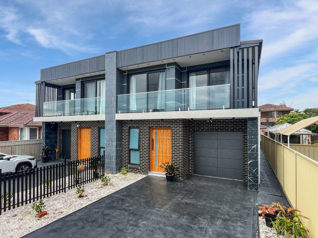 7b Ogmore Ct, Bankstown, NSW 2200