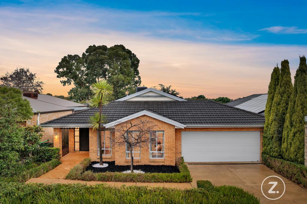 13 Fallingwater Dr, Pakenham, VIC 3810