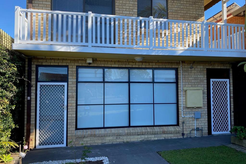 1/4 Yellagong St, West Wollongong, NSW 2500