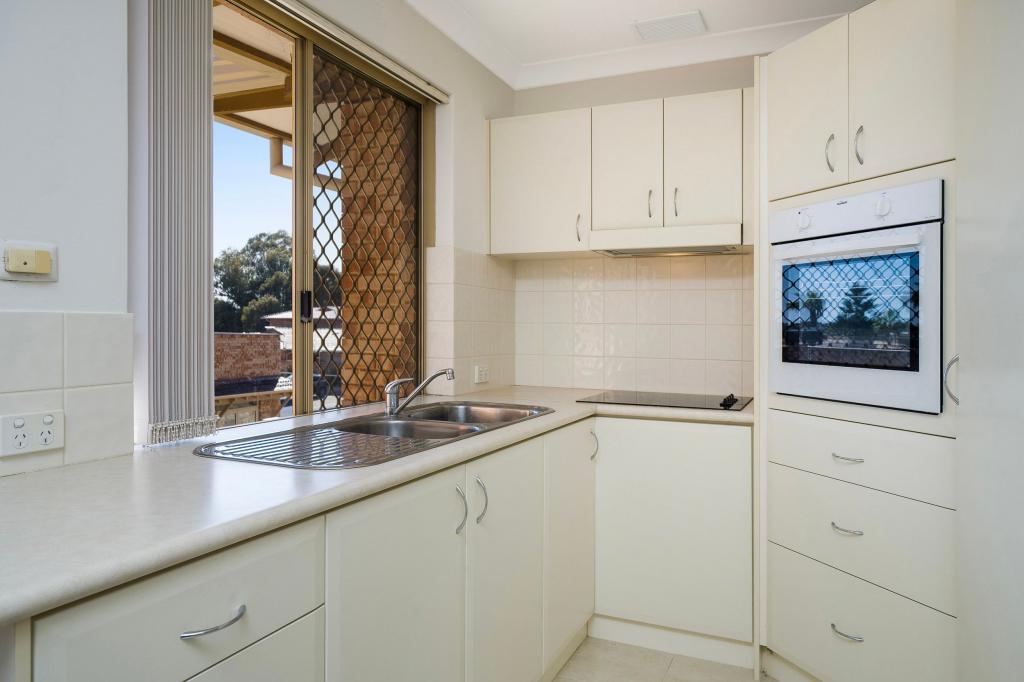 24/7 Harman Rd, Sorrento, WA 6020