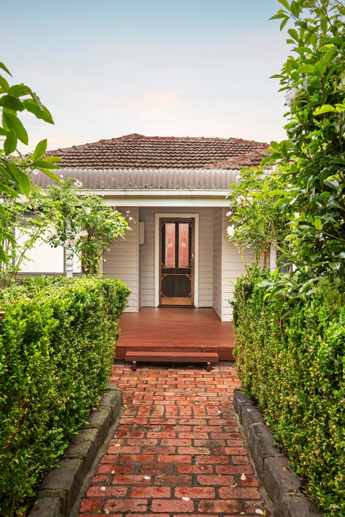 60 Braid Hill Rd, Macleod, VIC 3085