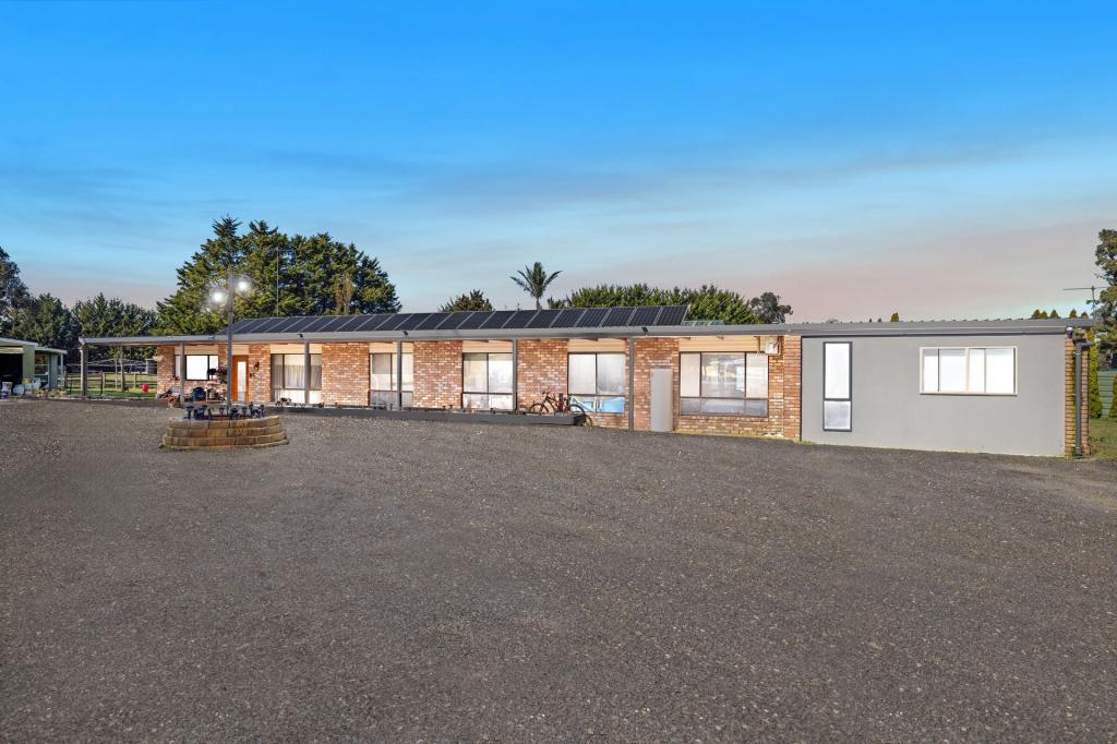 8 Fletcher Rd, Cranbourne South, VIC 3977