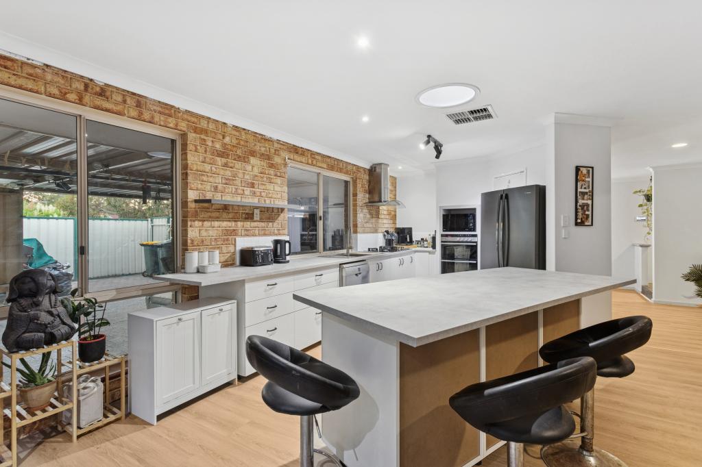 2 Summit Gr, Swan View, WA 6056