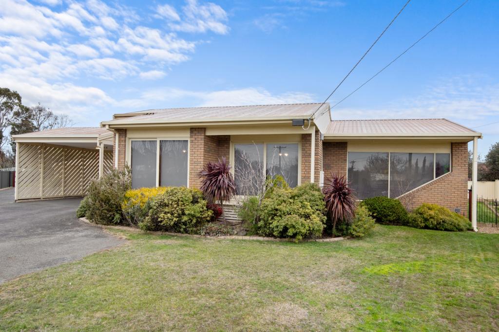 2 Loris Ct, Delacombe, VIC 3356