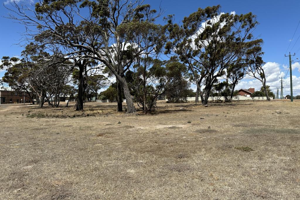 2 GARNETT RD, GNOWANGERUP, WA 6335