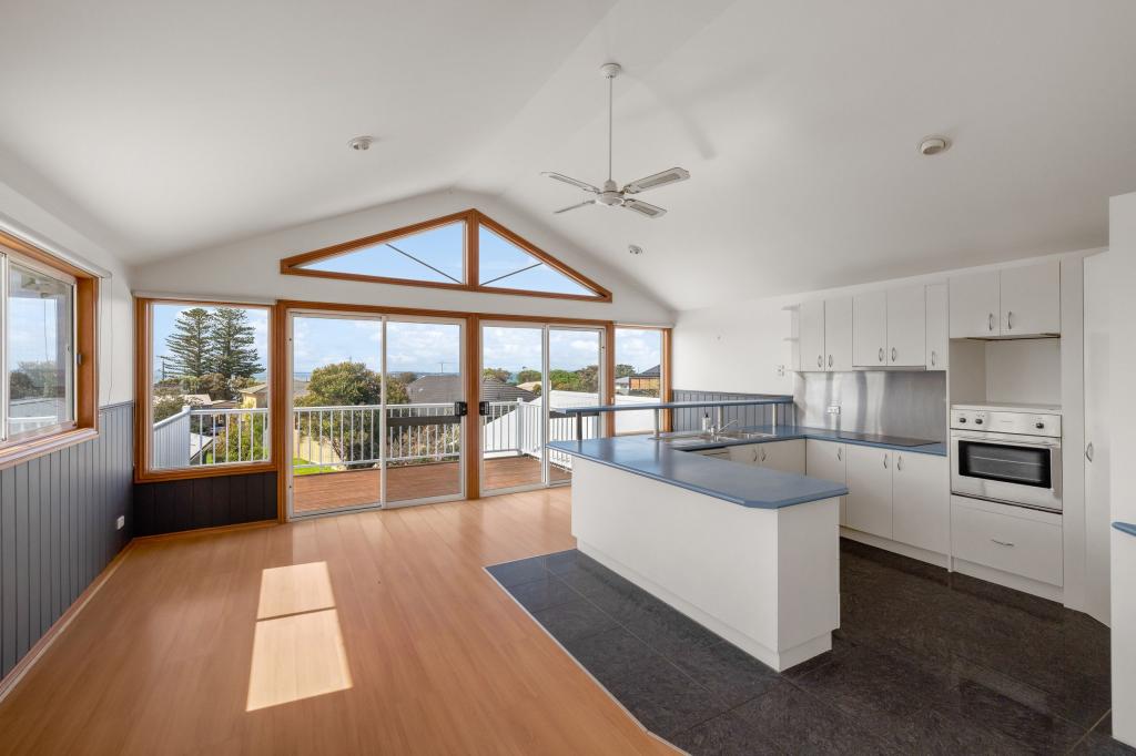 2 TINGARA CL, SAN REMO, VIC 3925