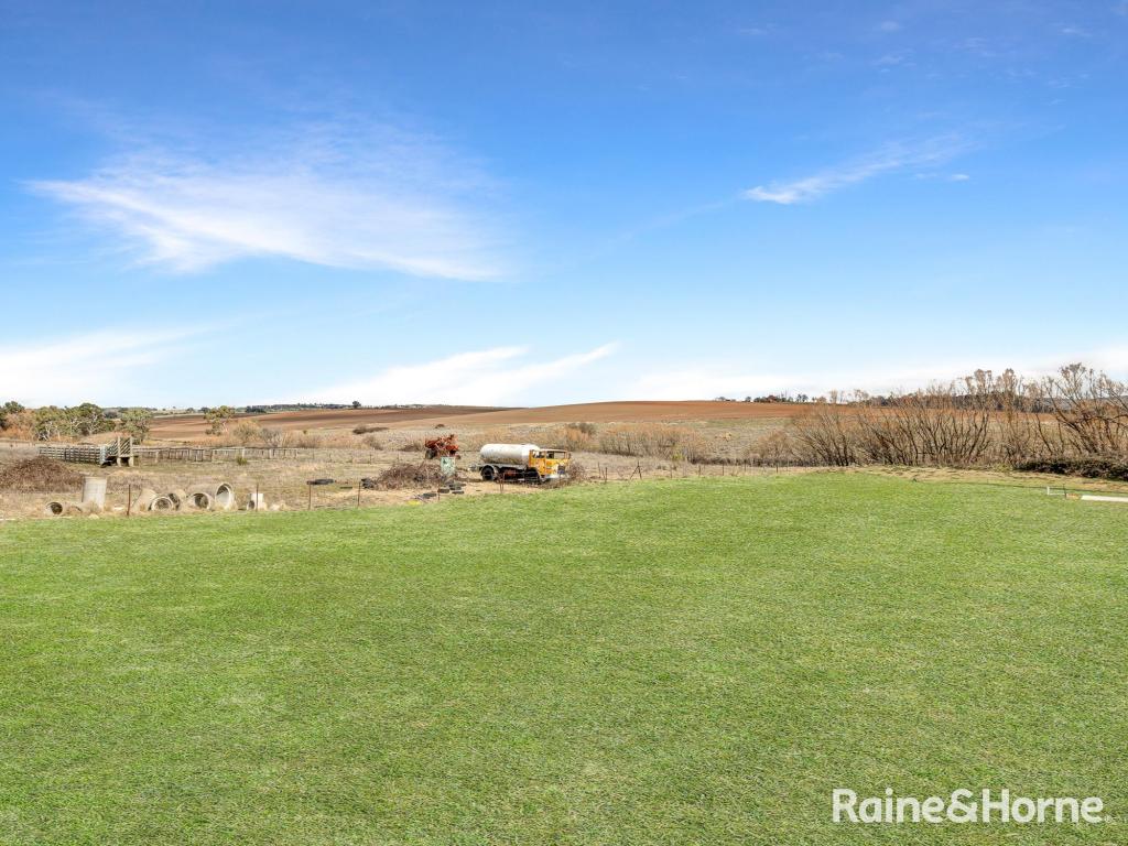 28 Campbell Cl, Llanarth, NSW 2795