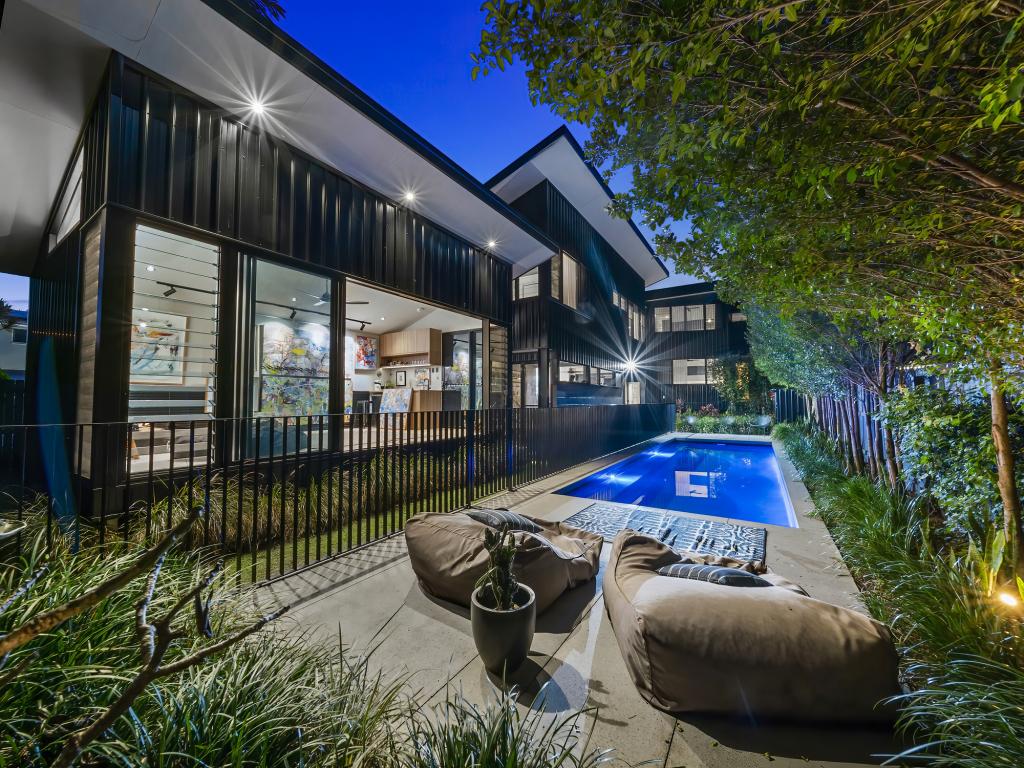 135 GYMPIE TCE, NOOSAVILLE, QLD 4566