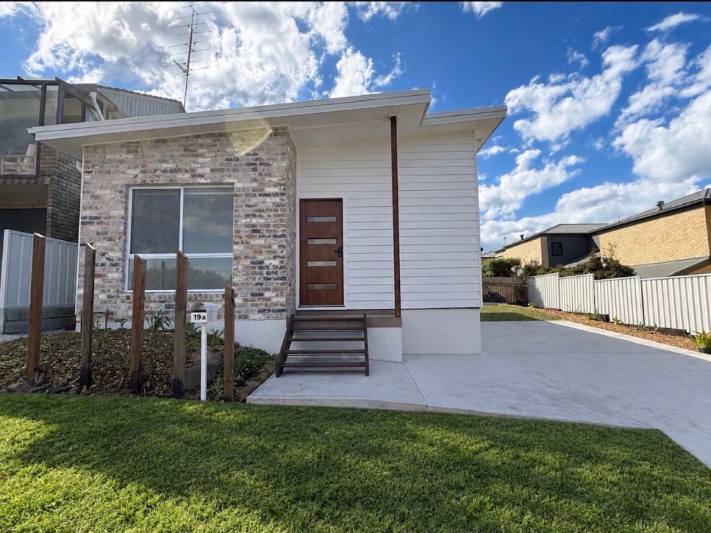 19A GIRVAN CRES, CORRIMAL, NSW 2518
