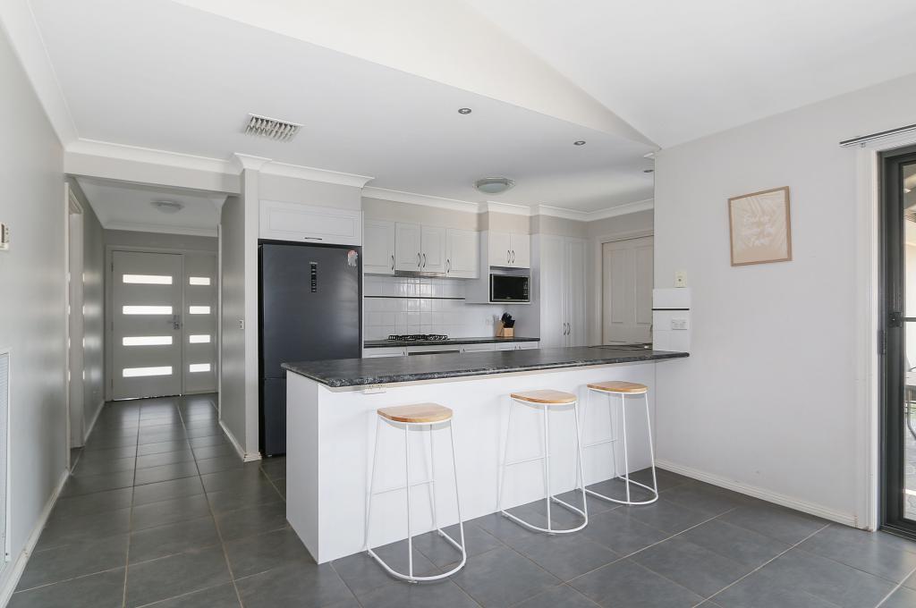 5 Honeyeater Cct, Thurgoona, NSW 2640