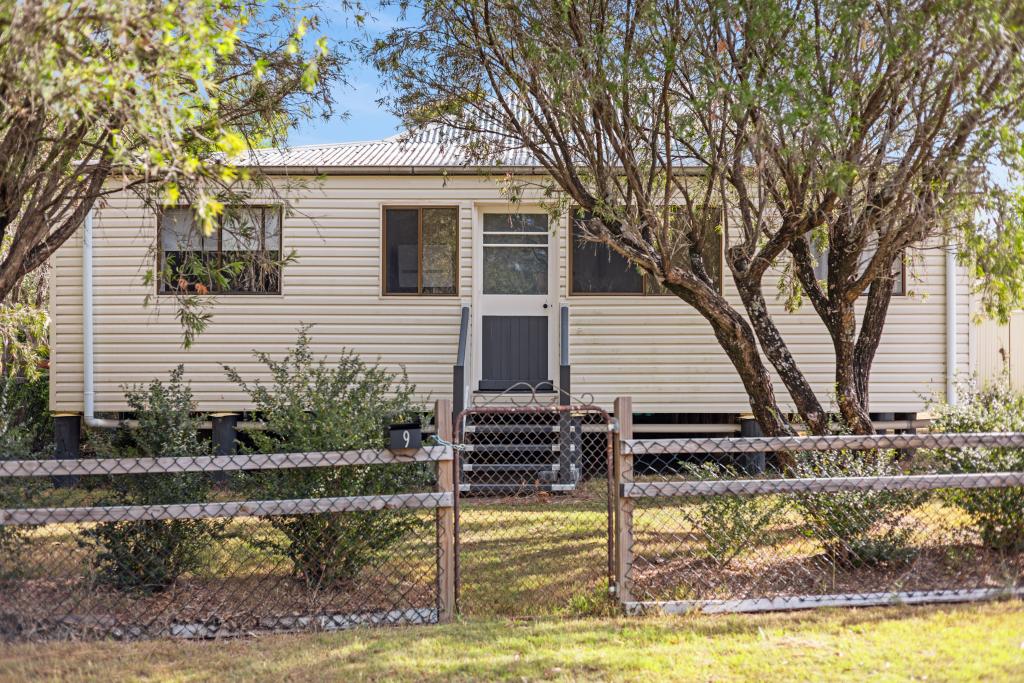 9 Gleeson St, Crows Nest, QLD 4355