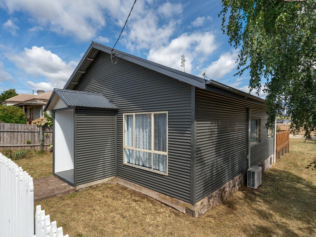 26 Main St, Sheffield, TAS 7306