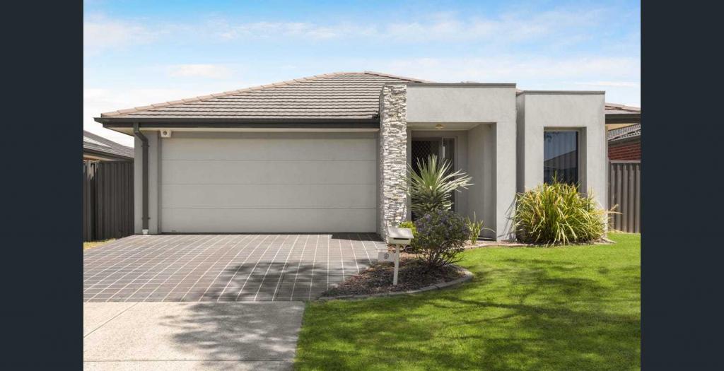 9 Seville St, Pakenham, VIC 3810