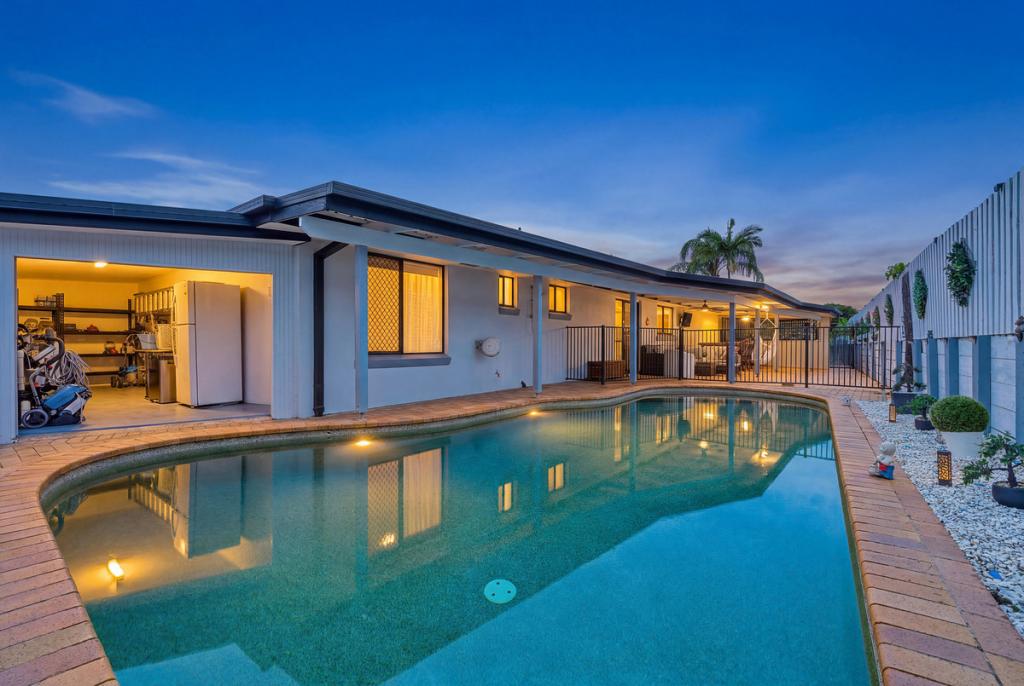 12 Whitian Dr, Carrara, QLD 4211