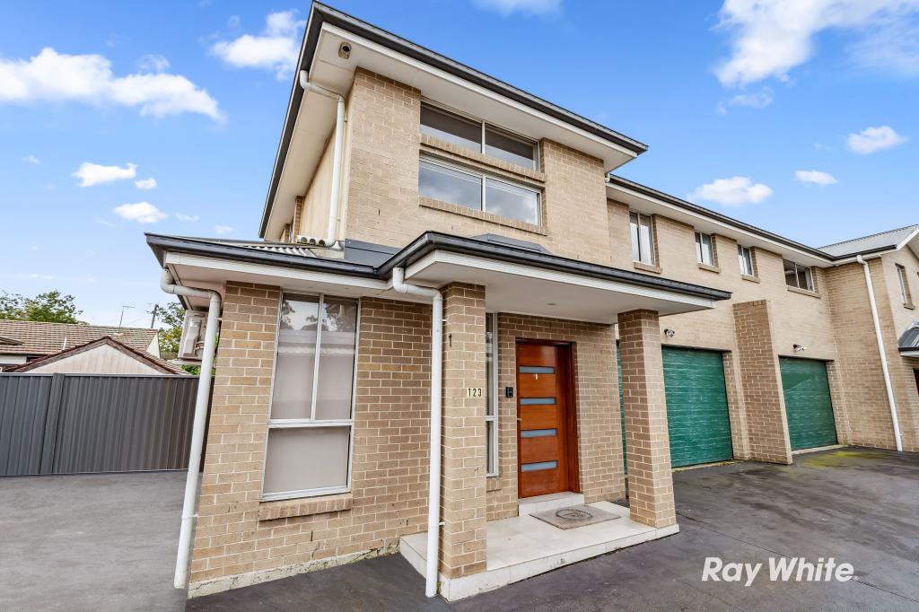 1/123A DAVIS RD, MARAYONG, NSW 2148