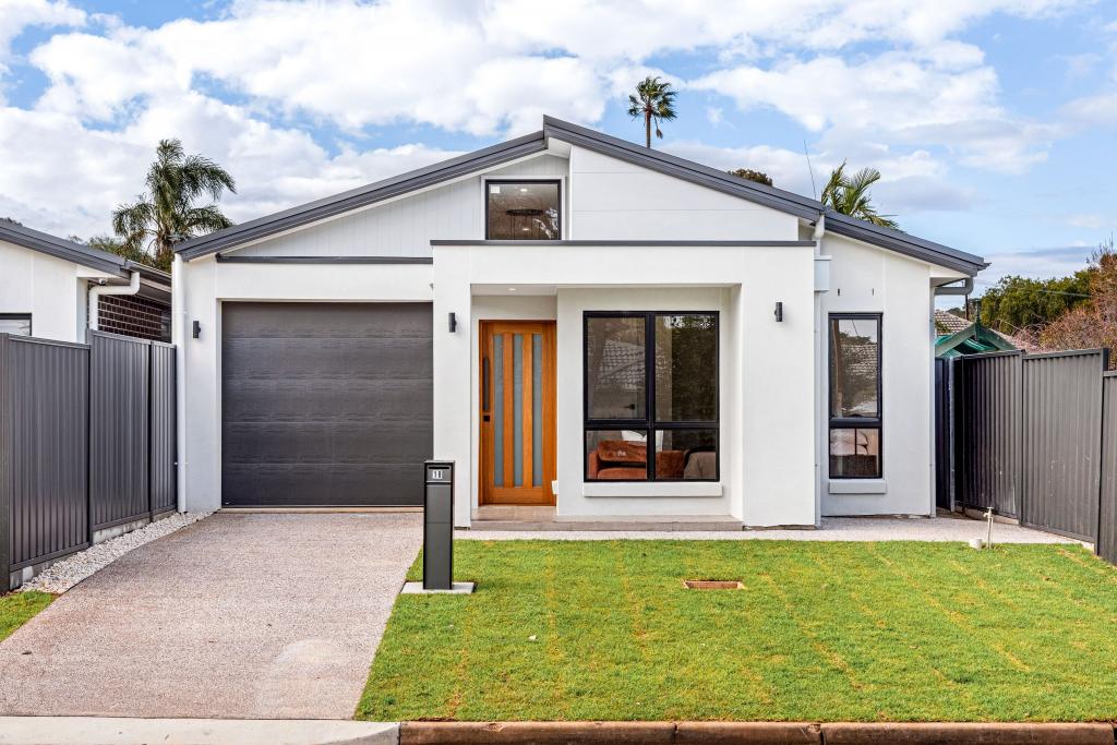 18 Prince Charles St, Morphett Vale, SA 5162