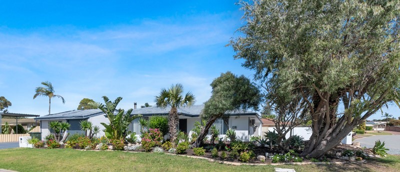 35 Elderberry Cir, Halls Head, WA 6210