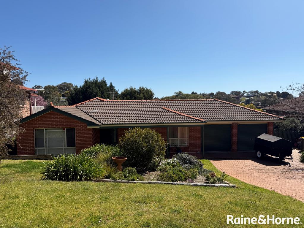 5 KURUMBEN PL, WEST BATHURST, NSW 2795