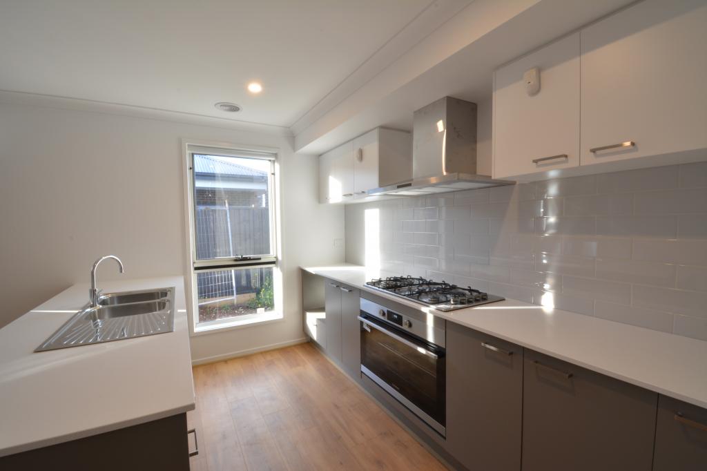 56 Guthrie Dr, Melton South, VIC 3338