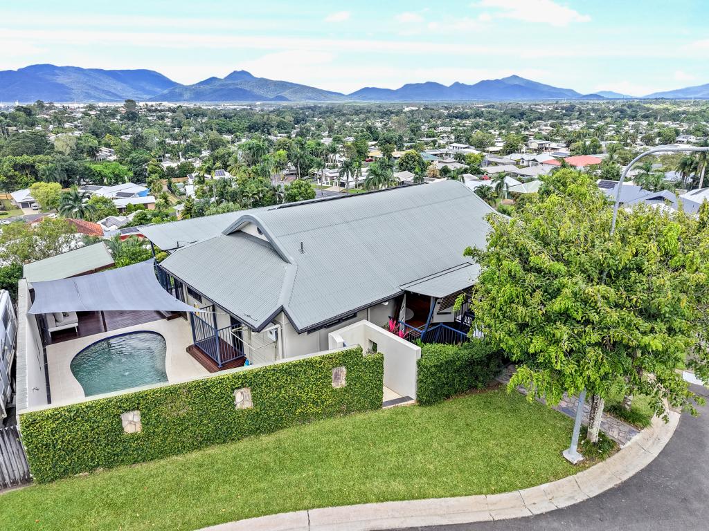 3 Hayles Cl, Mooroobool, QLD 4870