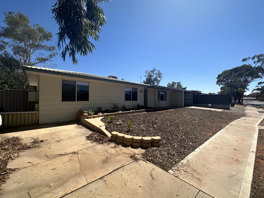 23 Pioneer Drive Roxby Downs, Roxby Downs, SA 5725